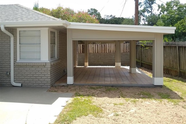 Building Photo - 3827 Linkview Dr