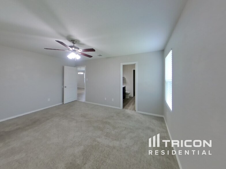 Building Photo - 8730 Segura Wy