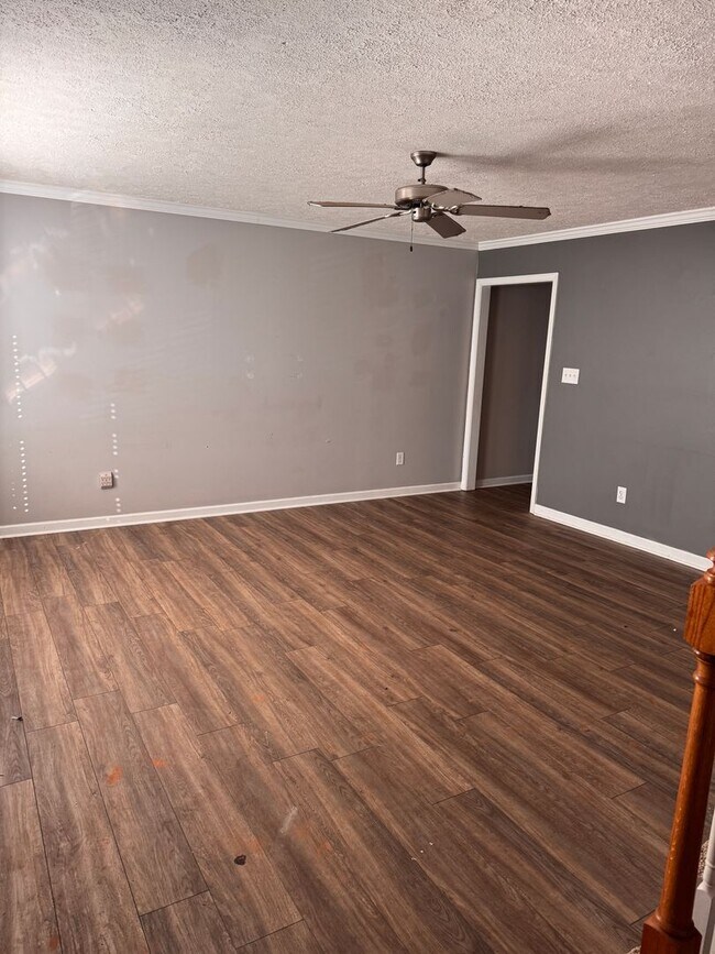 Building Photo - 3 Bedroom || 3.5 Bathroom - Townhome