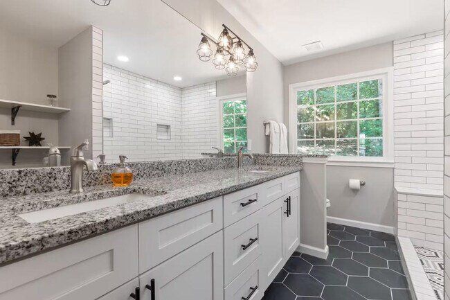 Building Photo - 535 Douthit Ferry Rd