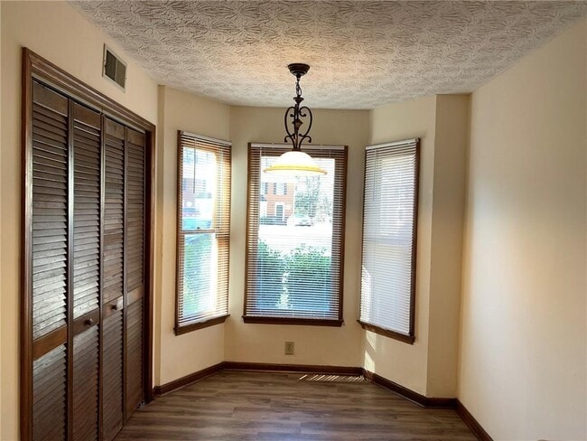Building Photo - 1107 Booth Ct SW