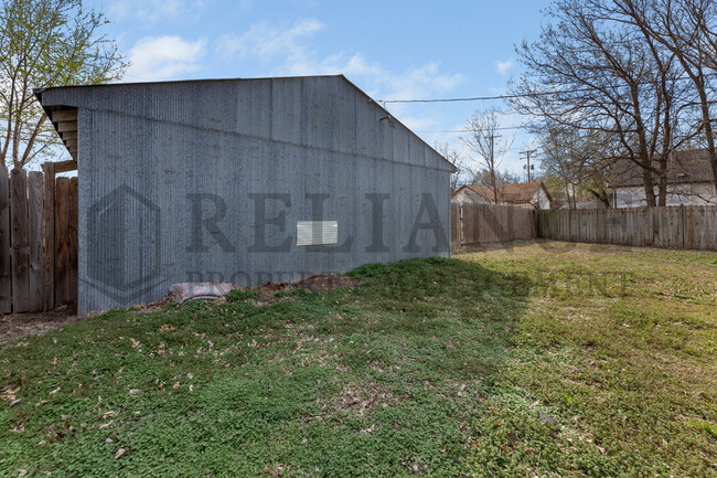 Building Photo - 312 N Birch Ave