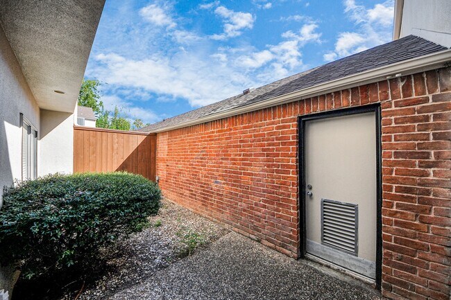 Building Photo - 2468 Bering Dr