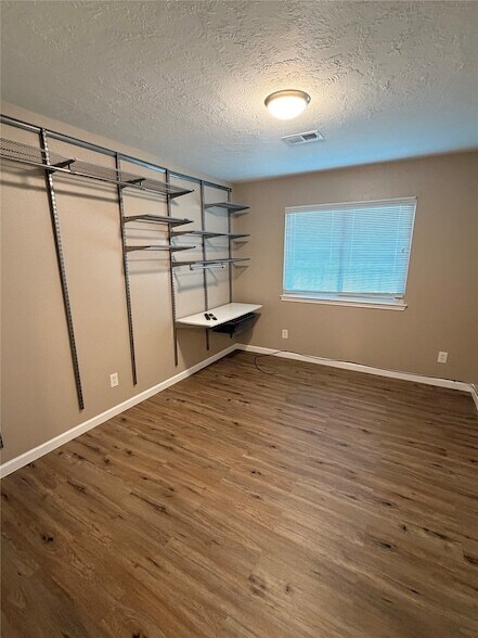 Building Photo - 4817 Falcon Forest Dr