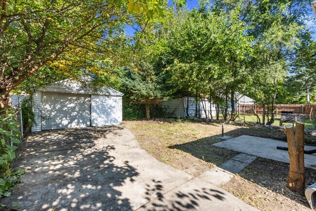 Building Photo - 11419 Somerset Ave
