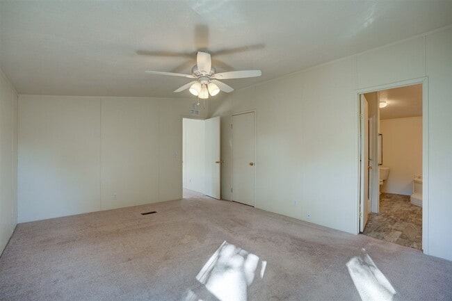 Building Photo - 3 bedroom, 2 bathroom home in 55+ Community of The Villages at Lynx Creek