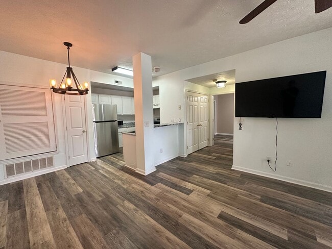 Building Photo - 2BR/2BA Updated Condo in Prospect Glen Vil...