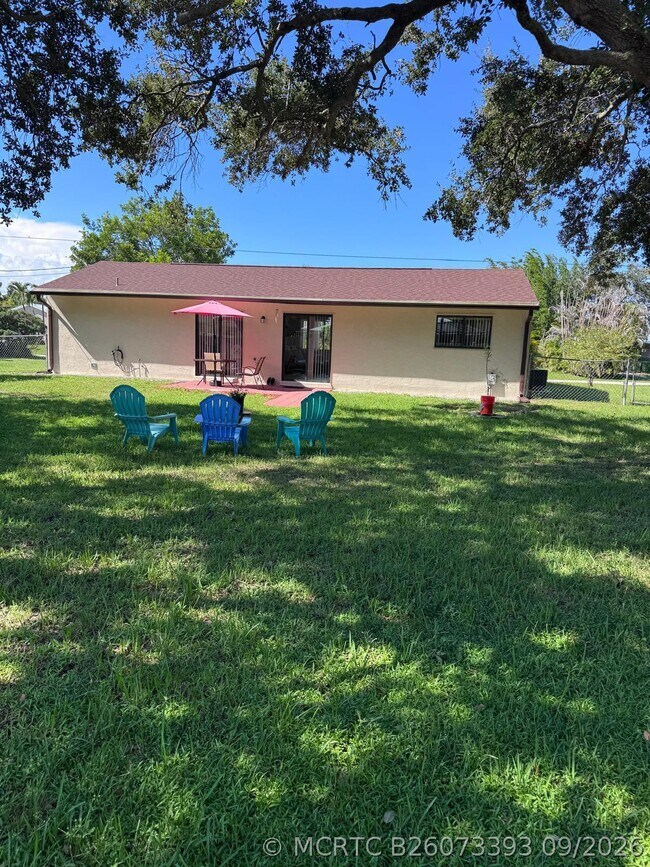 Building Photo - 2386 SE Longhorn Ave