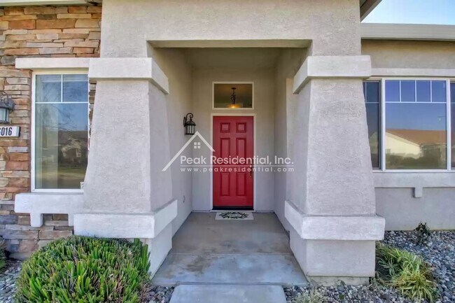 Building Photo - Wonderful 3bd/2ba Elk Grove Home with 2 Car Garage