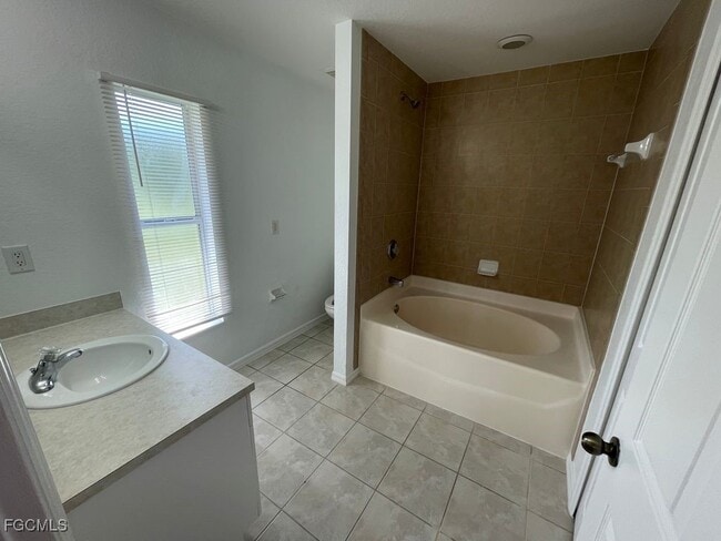 Building Photo - 1601 Flora Ave S