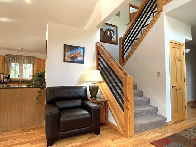 Building Photo - 28 Valley View Ln