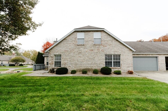 Building Photo - Near Local Shops and Restaurants