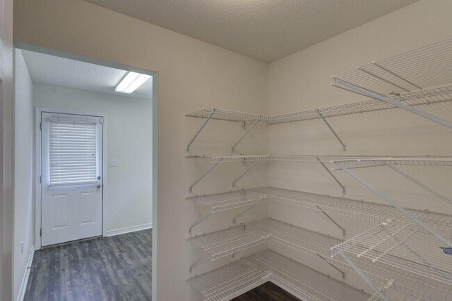 Building Photo - 2664 Shoni Dr