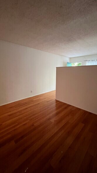 Building Photo - 3562 Mentone Ave