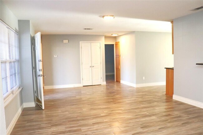 Building Photo - 606 Mildred Ave