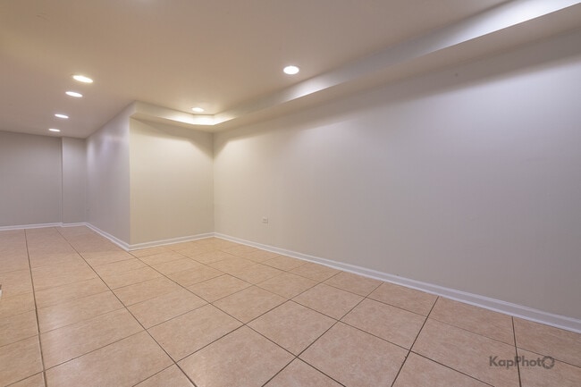 Building Photo - 2041 W Jarvis Ave