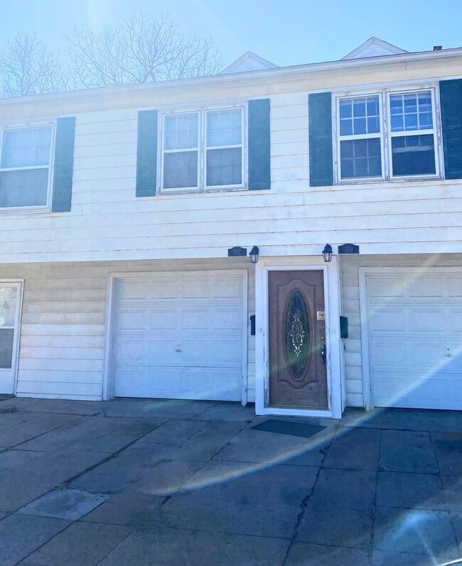 Building Photo - 707 N Adams St