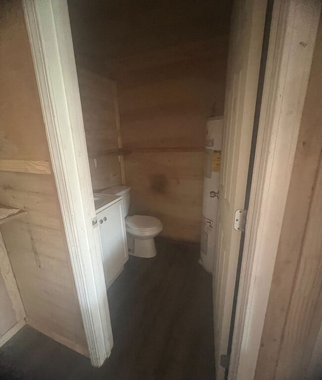 Building Photo - Newly Renovated! - $1,295 Month / $1,900 Down
