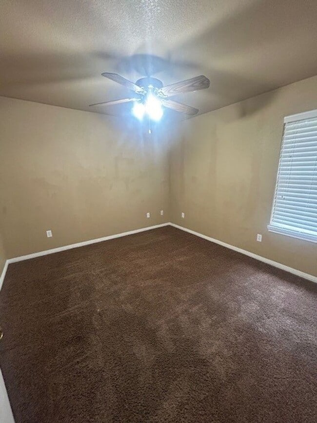 Building Photo - Updated Country Living
