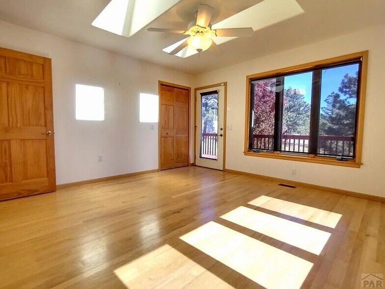 Building Photo - 8120 Table Mountain Rd