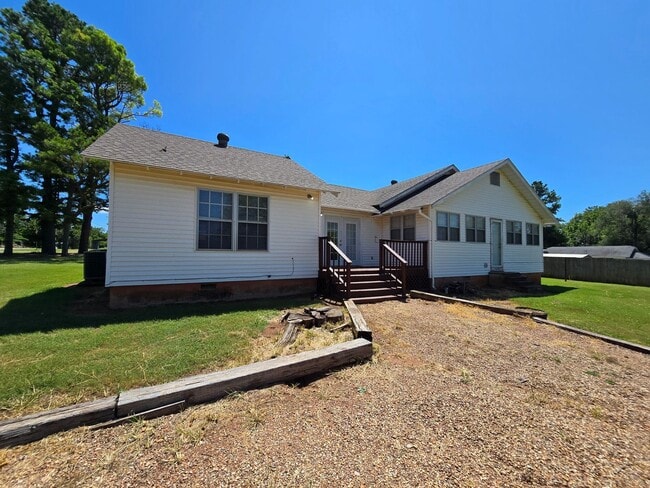 Building Photo - 3 Bedroom 2 Bath home in Asher!