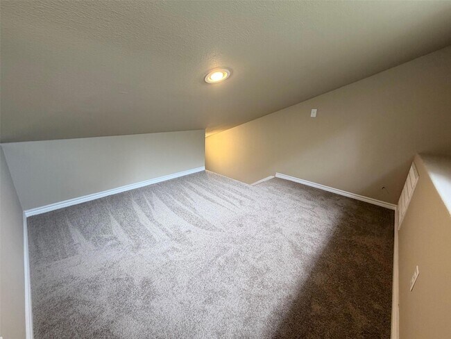Building Photo - 236 Piney Ridge Dr