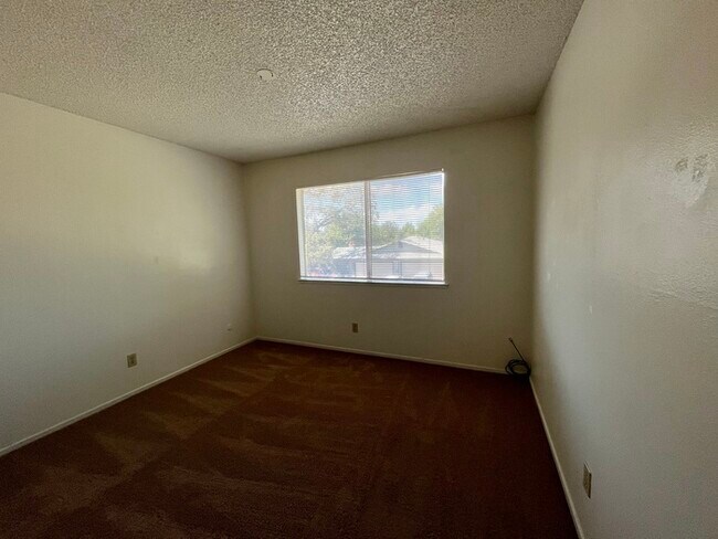 Building Photo - 2 Bed/1 Bath Foothill Farms Condo with Private Patio
