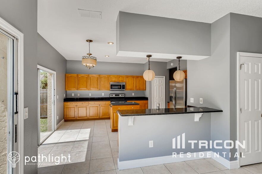 Building Photo - 102 Knights Hollow Dr