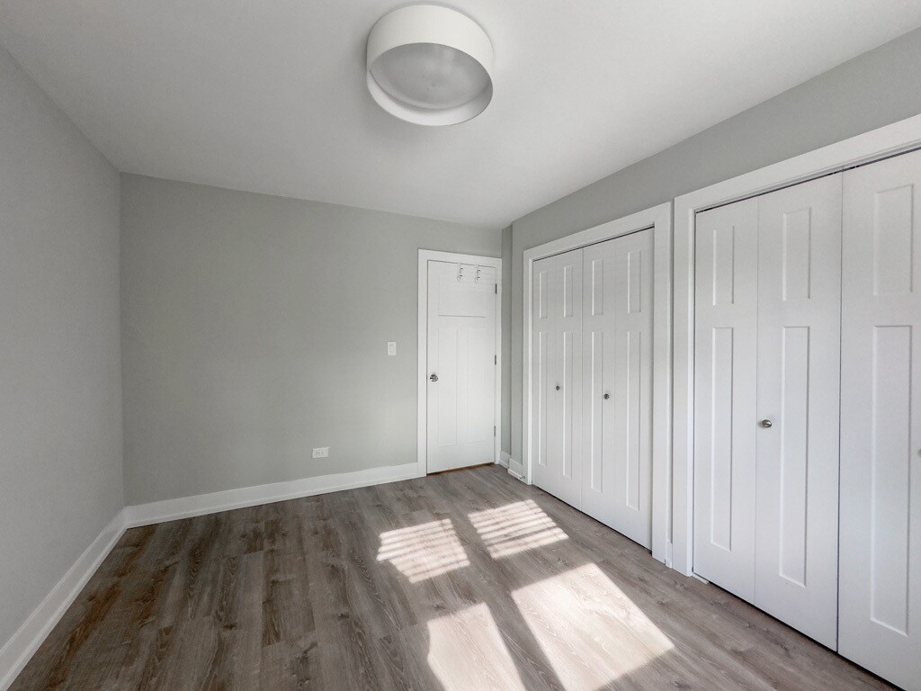 Building Photo - 503 W Barry Ave