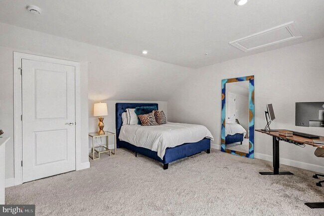 Building Photo - 10878 Foxtrot Cir