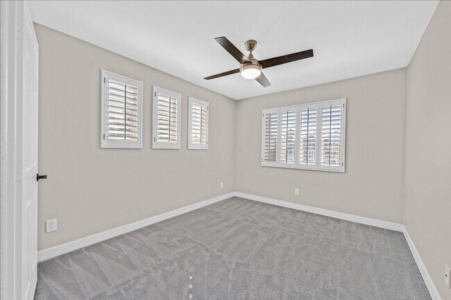 Building Photo - Summerlin House close to Red Rock Casino.