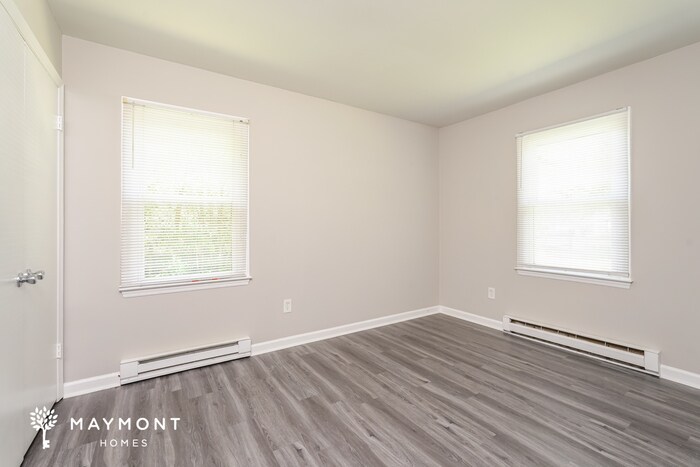 Building Photo - 1670 Village Pl