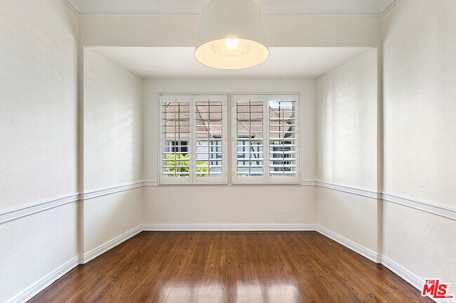 Building Photo - 918 1/2 Serrano Ave