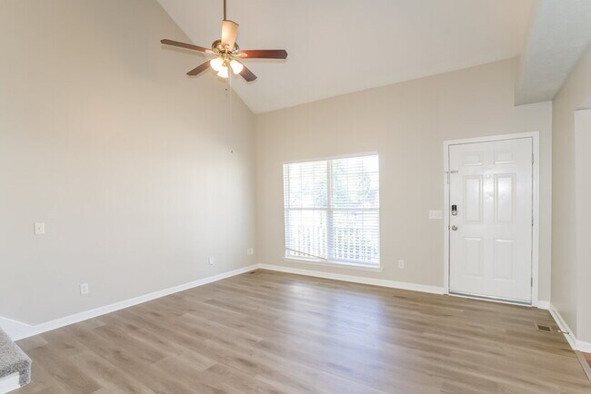 Building Photo - 119 Shady View Dr