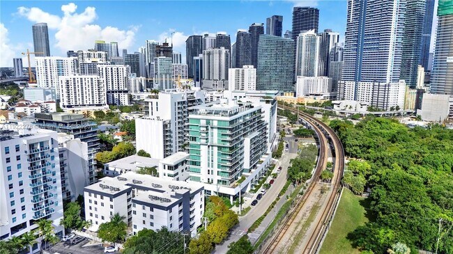 Building Photo - 1600 SW 1st Ave