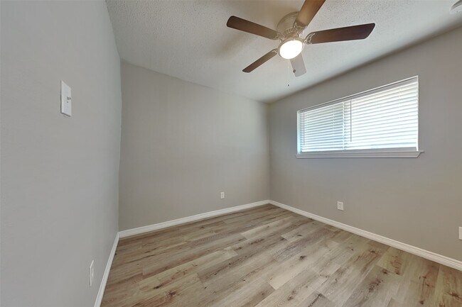 Building Photo - 3418 Valerie Ln