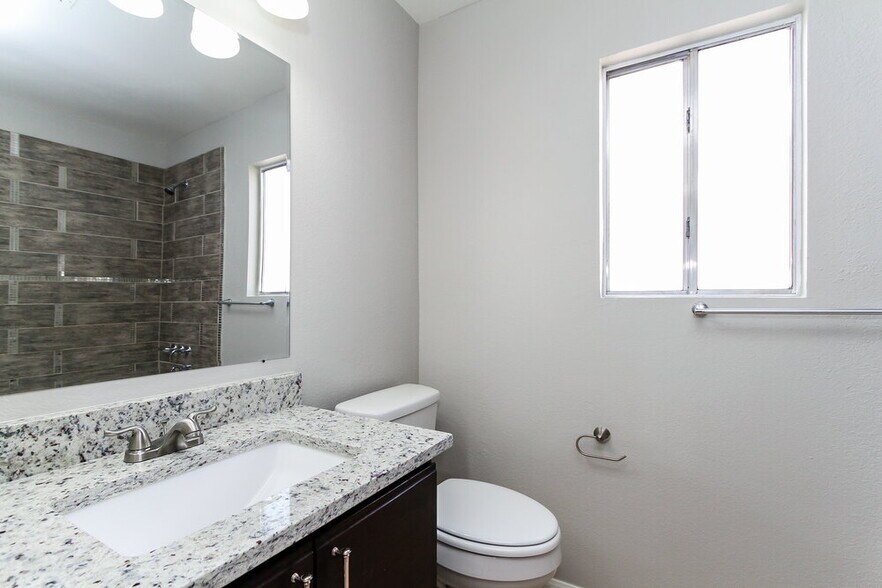 Building Photo - 857 Schooner Dr