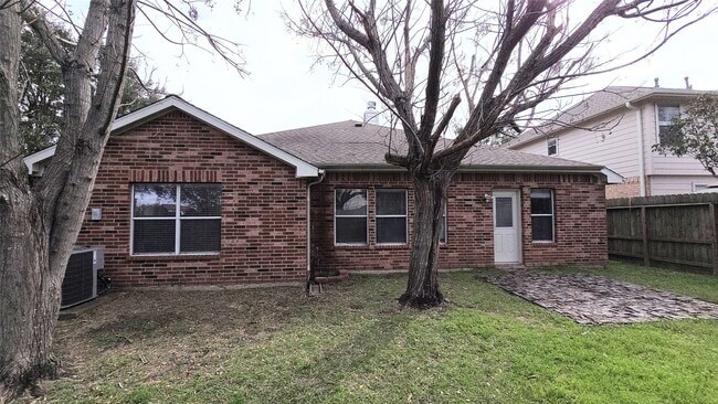 Building Photo - 1602 Rustic Hollow Ln