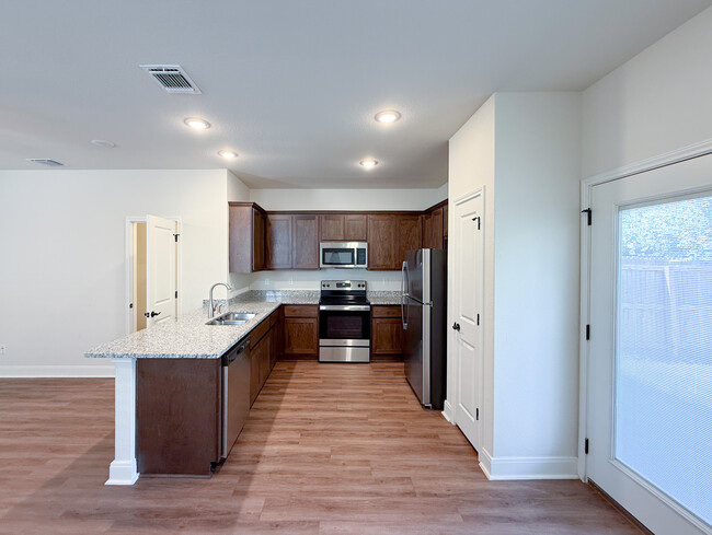 Building Photo - 2503 Lynwood Bnd