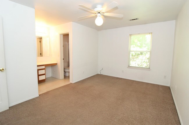 Building Photo - 1006 N Molly Ct