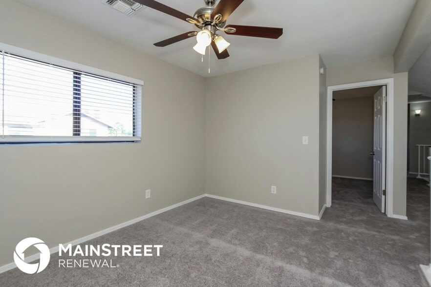 Building Photo - 6520 W Paradise Ln