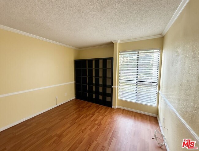 Building Photo - 805 Temple Terrace
