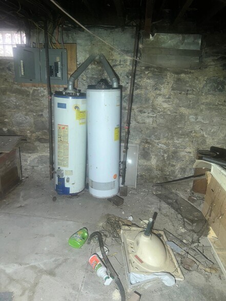 Building Photo - 5601 Lotus Ave