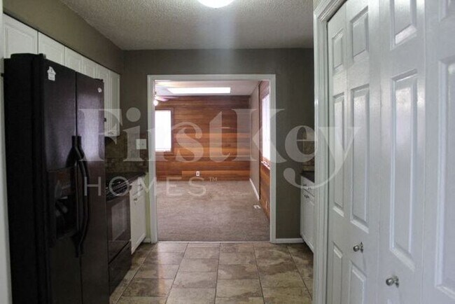 Building Photo - 1343 SW Horizon Dr
