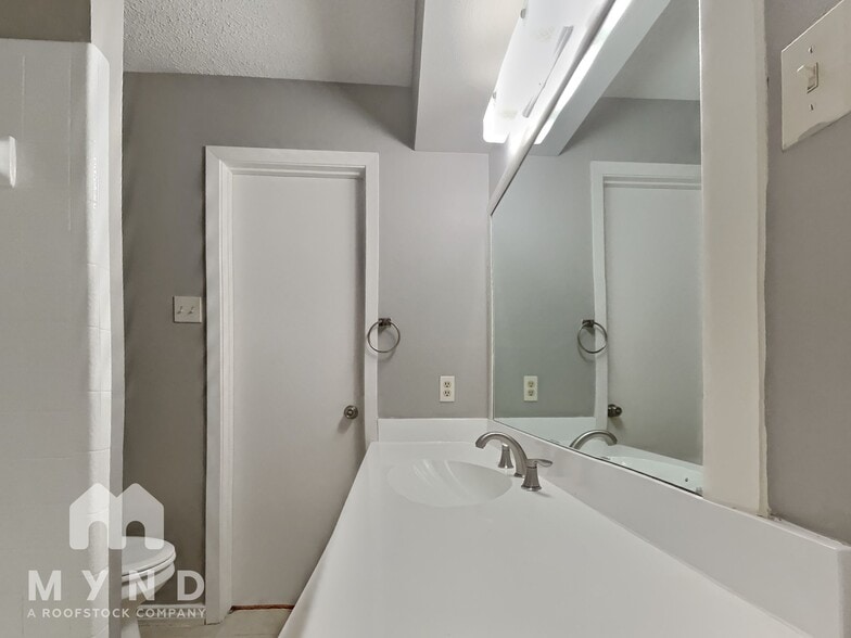 Building Photo - 314 Towne House Ln