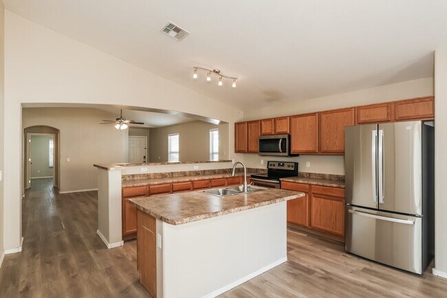 Building Photo - 32647 N Cherry Creek Rd