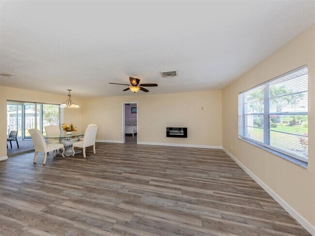 Building Photo - 1229 Lucaya Ave