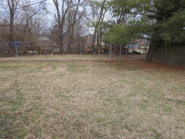 Building Photo - 2664 Shelly Dr