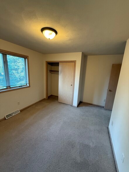 Building Photo - W6867 Sunnyvale Ln