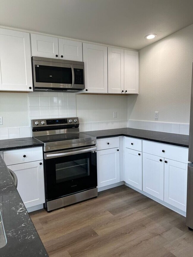 Building Photo - Professional Photos Coming Soon!